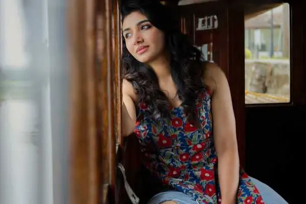 కొత్త ఫోటోలు : మిర్నా మీనన్