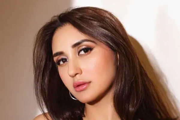 కొత్త ఫోటోలు: నికితా దత్తా