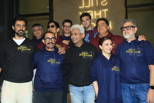 ఫోటోలు: ‘రంగ్ దే బసంతి’ 20 ఏళ్ల వేేడుకలో మెరిసిన చిత్ర యూనిట్