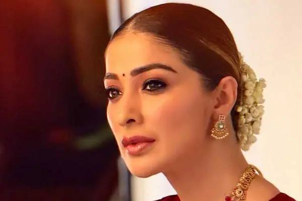 కొత్త ఫోటోలు : రాయ్ లక్ష్మి