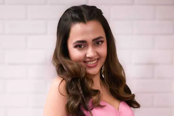 ఫోటోలు : లవ్లీ తేజస్వి ప్రకాష్