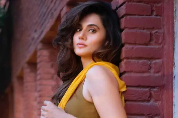 ఫోటోలు: రవిషింగ్ తాప్సీ పన్ను