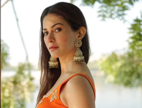 కొత్త ఫోటోలు : అమీరా దస్తూర్