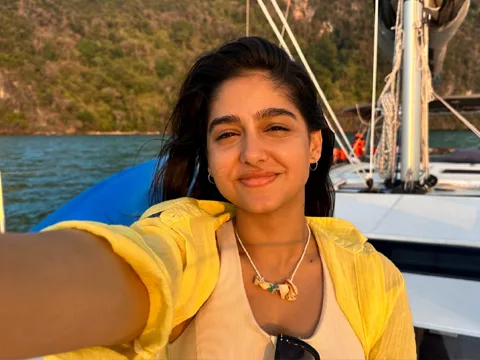 ఫోటోలు : విత్ లవ్ బ్యూటీ అనస్వర రాజన్