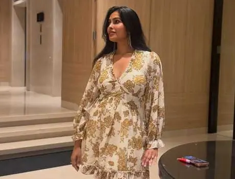 కొత్త ఫోటోలు : దివి వడ్థ్య