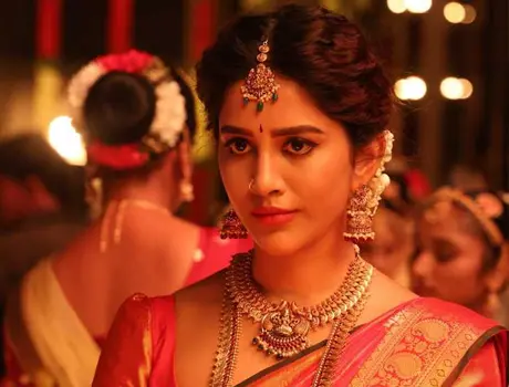 ఫోటోలు : ‘నాగబంధం’ షూట్ మధ్యలో నభా నటేష్ క్యాండిడ్ మూమెంట్స్