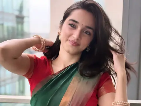 ఫోటోలు : గ్లామరస్ నువేక్ష