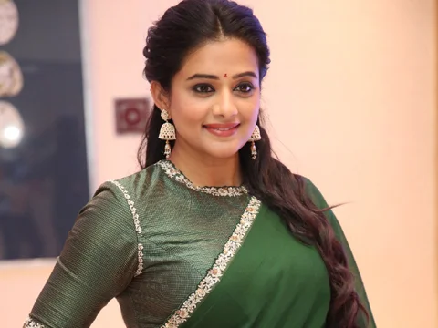 ఫోటోలు : ప్రియమణి