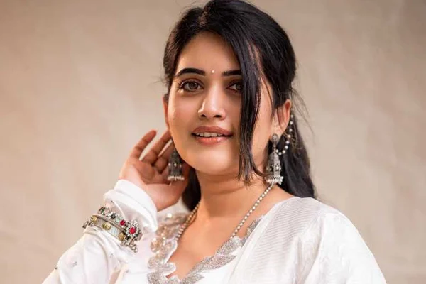 ఫోటోలు : స్రవంతి చోకరపు