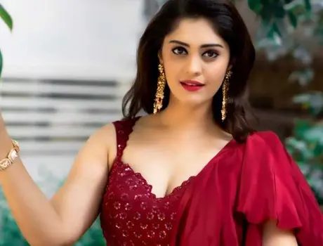 కొత్త ఫోటోలు : సుర్భి పురానిక్