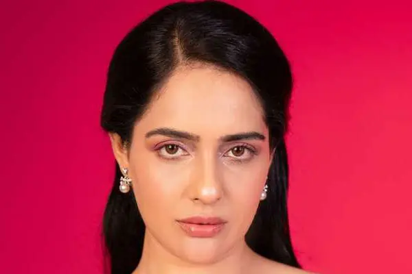 కొత్త ఫోటోలు : మాల్వి మల్హోత్రా