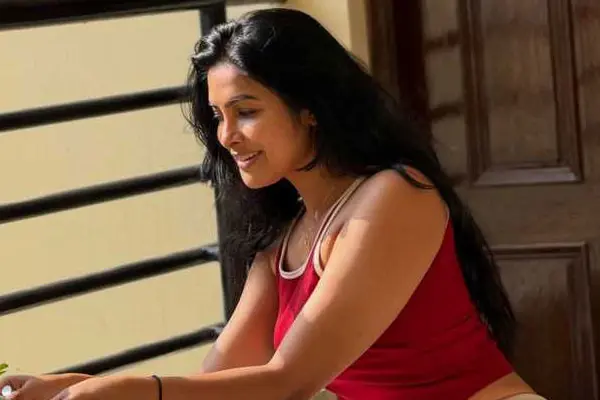 ఫోటోలు : దివి వడ్థ్య