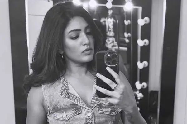 కొత్త ఫోటోలు : ఈషా రెబ్బా