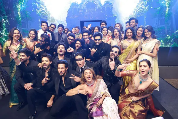 ఫోటోలు : మంచు లక్ష్మీ టీచ్ ఫర్ ఛేంజ్ ఫ్యాషన్ షోలో పాల్గొన్న తారలు