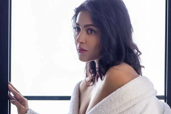 గ్లామరస్ ఫోటోలు : మధు శాలిని