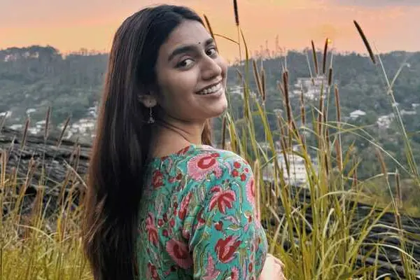 కొత్త ఫోటోలు : ప్రియా ప్రకాష్ వారియర్