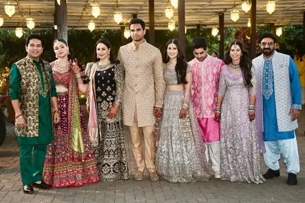 ఫోటోలు: సచిన్ కొడుకు అర్జున్ టెండూల్కర్ మెహందీ వేడుకలో స్టార్స్