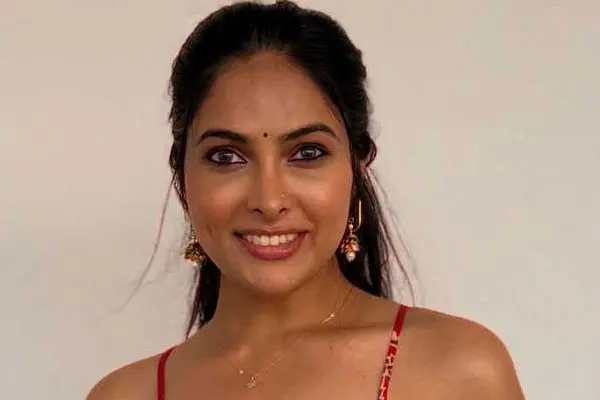 కొత్త ఫోటోలు : దివి వడ్థ్య