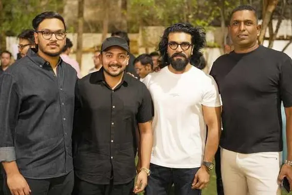 ఫోటోలు : క్రికెటర్ పృథ్వీ షా రామ్ చరణ్, వెంకటేష్‌లతో కలిసి కనిపించారు