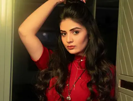 కొత్త ఫోటోలు : శ్రీముఖి