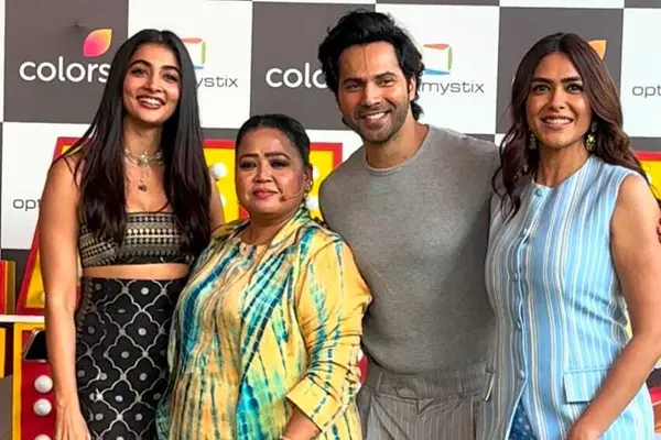 ఫోటోలు : ‘హే జవానీ తో ఇష్క్ హోనా హే’ మూవీ ప్రమోషన్స్‌లో వరుణ్, పూజా హెగ్డే, మృణాల్ ఠాకూర్