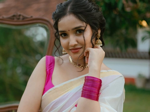 ఫోటోలు : అనిఖా సురేంద్రన్