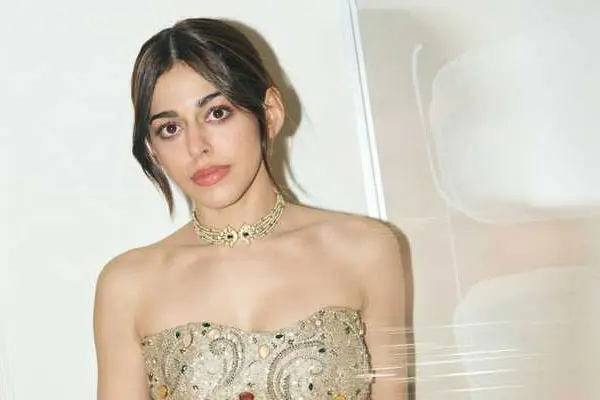 కొత్త ఫోటోలు : అలయా ఎఫ్