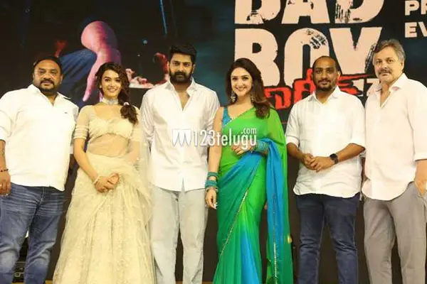 ఫోటోలు : బ్యాడ్ బాయ్ కార్తీక్ సినిమా ప్రీ-రిలీజ్ ఈవెంట్