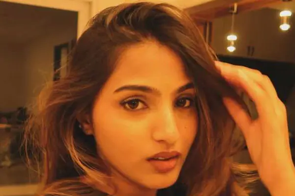 కొత్త ఫోటోలు : ప్రణవి మానుకొండ