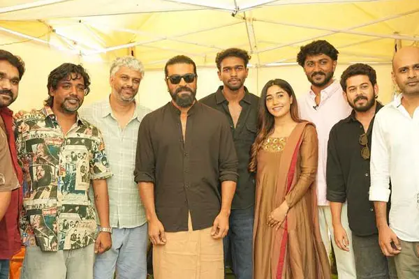మరిన్ని ఫోటోలు: పెద్ది సెట్స్ లో రామ్ చరణ్ తో వాలా 2 టీం