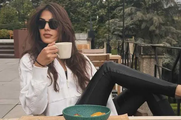 కొత్త ఫోటోలు : రియా చక్రవర్తి