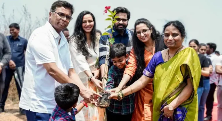 ఎర్త్ డే సందర్భంగా మొయినాబాద్‌లో రాధే గ్రూప్ ఆధ్వర్యంలో మొక్కలు నాటే కార్యక్రమం