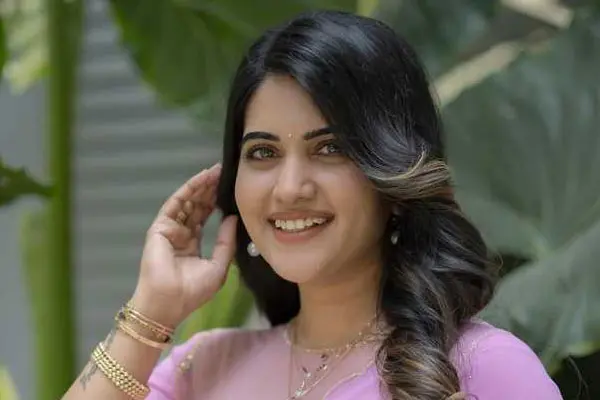 ఫోటోలు : యాంకర్ స్రవంతి చొక్కరపు