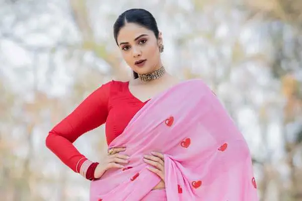 కొత్త ఫోటోలు : శ్రీముఖి