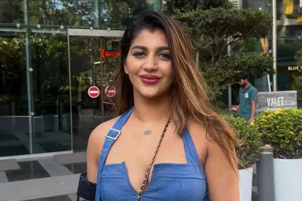 ఫోటోలు: సిజ్లింగ్ యాషికా ఆనంద్