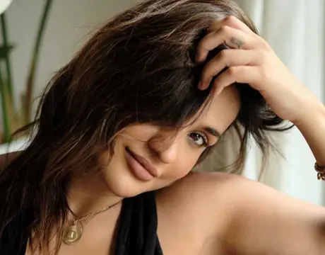 కొత్త ఫోటోలు : ఐషా శర్మ