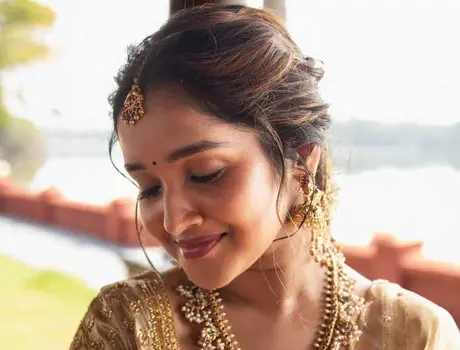 కొత్త ఫోటోలు : అనిఖా సురేంద్రన్