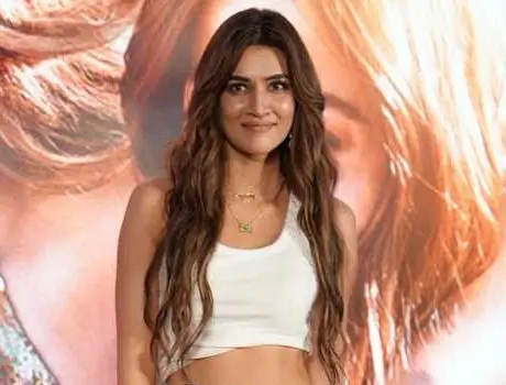 కొత్త ఫోటోలు : కృతి సనన్