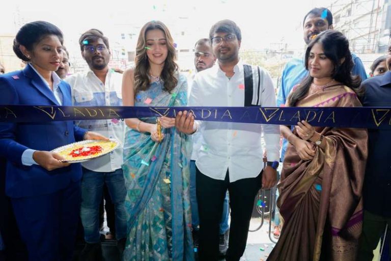 నేహా శెట్టి చేతుల మీదుగా ఖమ్మంలో ‘లాడియా’ డైమండ్ స్టోర్ లాంచ్