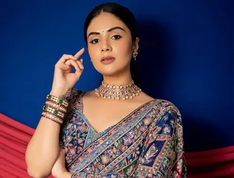 కొత్త ఫోటోలు : శ్రీముఖి