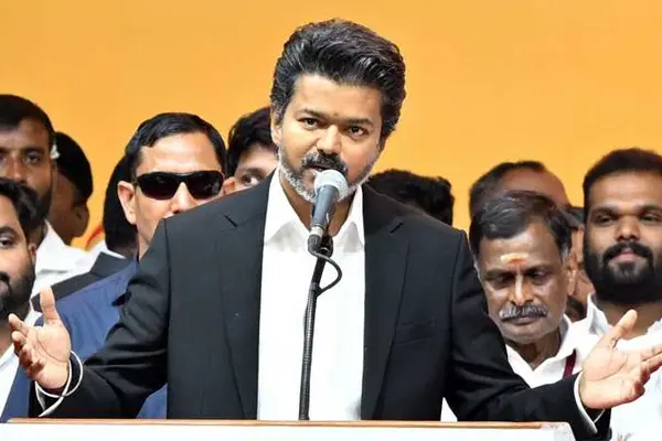 ఫోటోలు : తమిళనాడు ముఖ్యమంత్రిగా విజయ్ ప్రమాణ స్వీకారం