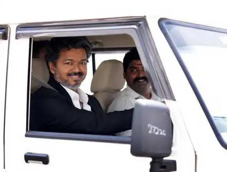 ఫోటోలు : కొత్త వైద్య సేవా వాహనాల తాళాలను అందజేసిన సీఎం ఎస్. జోసెఫ్ విజయ్