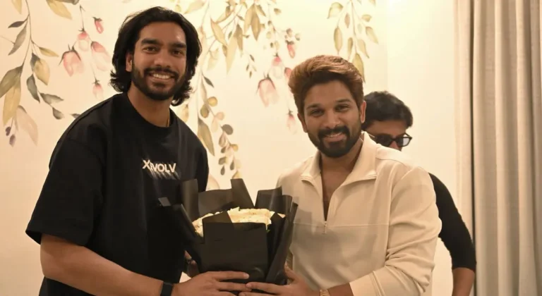 పిక్ టాక్ : ఐకాన్ స్టార్ అల్లు అర్జున్‌ను కలిసిన RCB స్టార్ ప్లేయర్