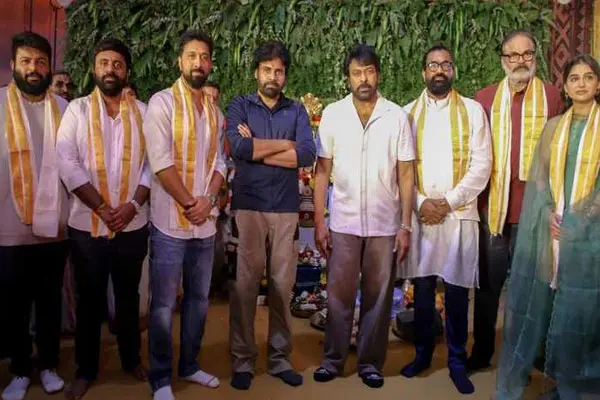 ముహూర్తం ఫోటోలు: మెగా 158 గ్రాండ్ లాంచ్ (చిరంజీవి, పవన్ కళ్యాణ్, బాబీ, కెవి నారాయణ)