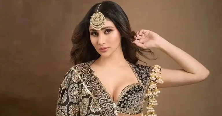 mouni-roy