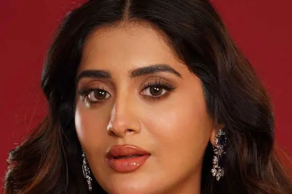 కొత్త ఫోటోలు : రాశి సింగ్