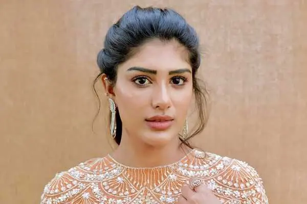 ఫోటోలు : నటి సురేఖా వాణి కూతురు సుప్రీత