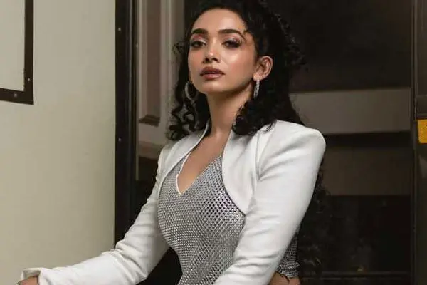 కొత్త ఫోటోలు : సాన్వే మేఘన
