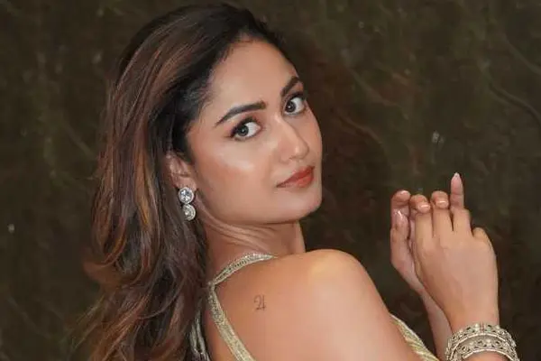 కొత్త ఫోటోలు : త్రిధా చౌధురి