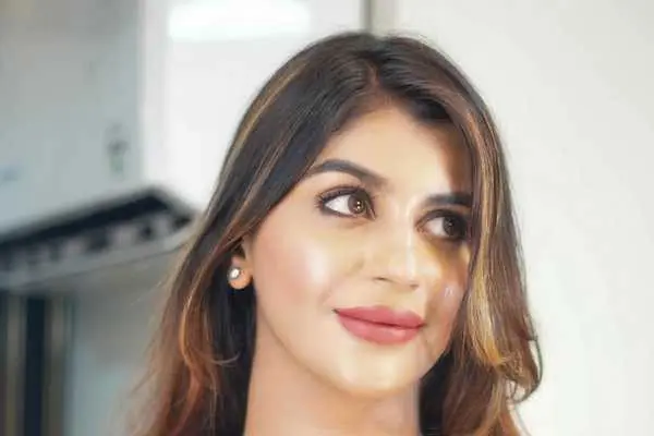 ఫోటోలు: సిజ్లింగ్ యాషికా ఆనంద్